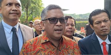 BERITA TERKINI: Hasto Kristiyanto Bebas, Langsung Beri Tanda Tangan Saat Keluar Rutan KPK