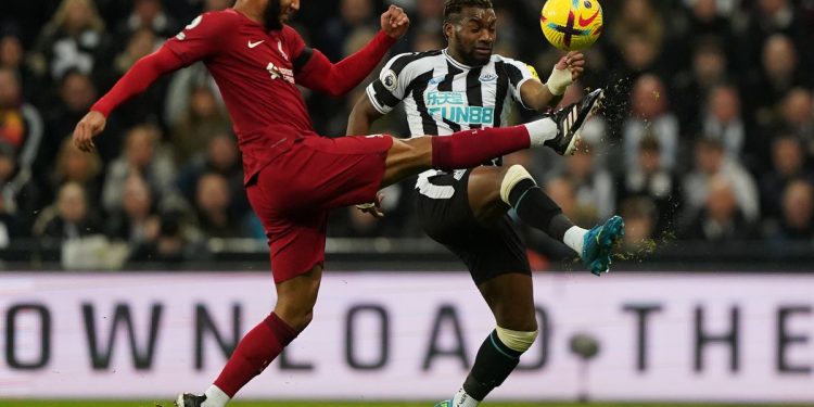 Newcastle Menolak Tawaran Rp 2,4 Triliun dari Liverpool untuk Isak