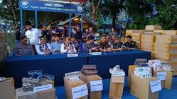 Ratusan Warga Demo Kantor Bea Cukai, Tuduh Aparat Lindungi Rokok Ilegal di Kepri