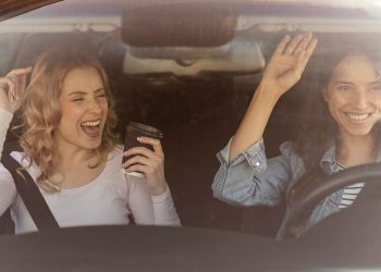 Psikologi Ungkap 7 Sifat Unik Pengucap Terima Kasih di Jalan