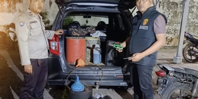 Serakah, Bensin Eceran di Jember Naik Rp 25.000 Sebotol Diamankan Polisi