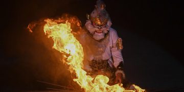 Foto: Sendratari Ramayana di Candi Prambanan Menarik Wisatawan