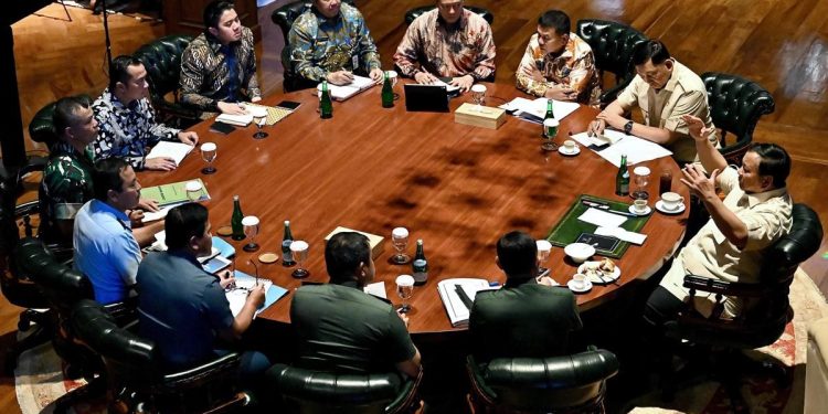 Geopolitik Global Mengancam, Prabowo Panggil Pemimpin TNI