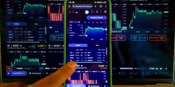 Indeks Bisnis-27 Naik, Saham BBCA dan BMRI Kuat