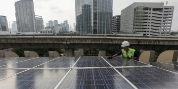 Pemerintah Siap Bangun PLTS 100 GW untuk Koperasi Desa Merah Putih