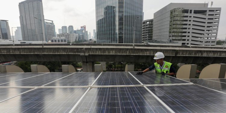 Pemerintah Siap Bangun PLTS 100 GW untuk Koperasi Desa Merah Putih