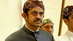 Operasi Rahasia Kejagung Hebohkan Negeri! Rumah Riza Chalid Digerebek, Uang Dolar dan Mobil Mewah Disita