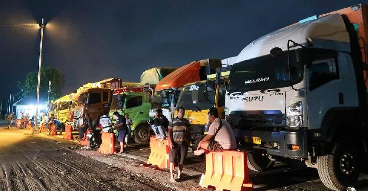 Blokade Pelabuhan Ketapang, Sopir Truk Desak Tambah Kapal Ke Gilimanuk