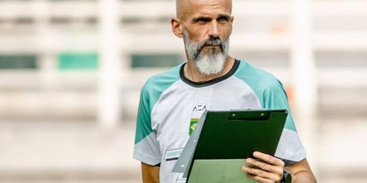 Eduardo Perez Temukan Kekurangan PSIM! Persebaya Surabaya Siap Mencuri Kemenangan di Laga Perdana Super League 2025/2026