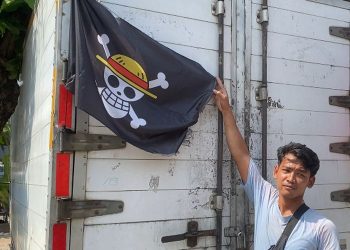 Sopir Truk Bekasi Kibarkan Bendera One Piace: Ekonomi Sedang Naik-Turun