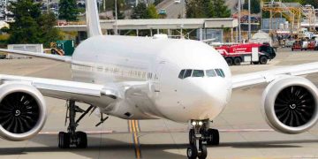 Pesawat Bermesin Ganda Terbesar Dunia Mulai Uji Coba