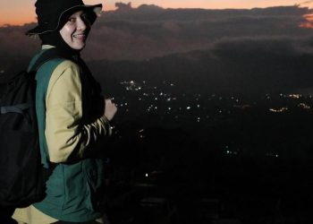 10 Foto Natasha Rizky Mendaki Gunung Batur Bersama Teman, Seru!
