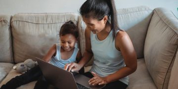 Studi: Terlalu Banyak Layar Ancam Jantung Anak