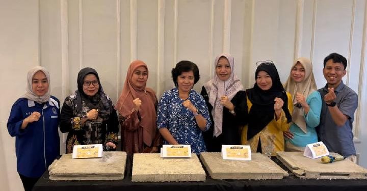 Dosen Gorontalo Ciptakan Panel Dinding dari Limbah Popok dan Bonggol Jagung