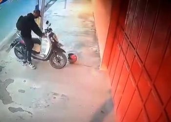 Pencuri Pemula Gagal Rampok Honda Scoopy, Terekam CCTV