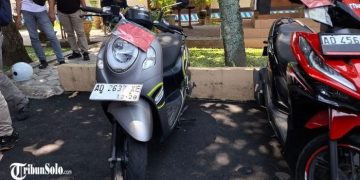 Penjual Es Teh Puyeng, Scoopy Kandas Tertipu Drama Resleting Rusak
