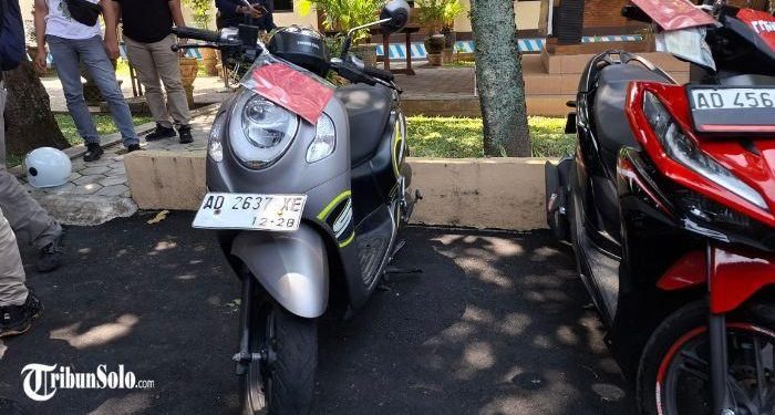 Penjual Es Teh Puyeng, Scoopy Kandas Tertipu Drama Resleting Rusak