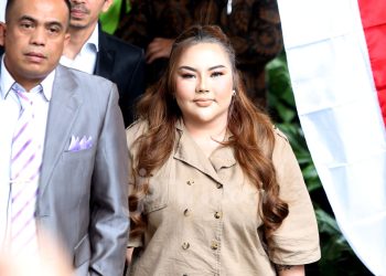 Lisa Mariana Tiba di Gedung KPK