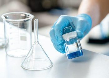 Apa Saja Kandungan Kimia dalam Air Keras?