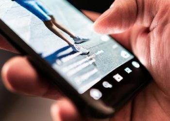 Komdigi Wajibkan Media Sosial Verifikasi Usia Pengguna