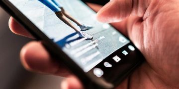 Komdigi Wajibkan Media Sosial Verifikasi Usia Pengguna