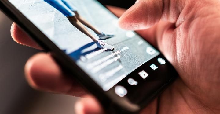 Komdigi Wajibkan Media Sosial Verifikasi Usia Pengguna