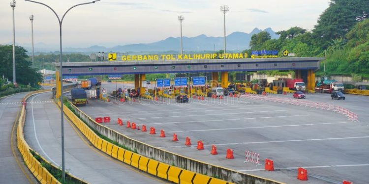 Warga Jepang Tewas Tertimpa Truk di Gerbang Tol Karawang Barat