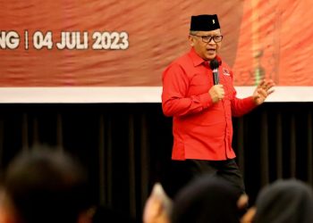 Perbedaan Sikap Prabowo dengan Jokowi, Presiden Ampuni Hasto PDI Perjuangan