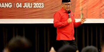 Perbedaan Sikap Prabowo dengan Jokowi, Presiden Ampuni Hasto PDI Perjuangan