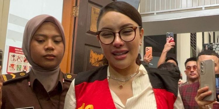 Nikita Mirzani Gugat Reza Gladys dan Suami Rp 114 Miliar, Kredibilitas Dihancurkan