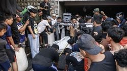 Warga Kembalikan 32 Barang Ahmad Sahroni yang Dirampas