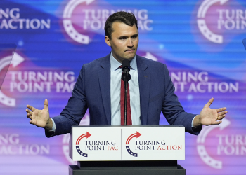 FBI Beri Hadiah Rp1,63 Miliar untuk Tangkap Pelaku Penembakan Charlie Kirk