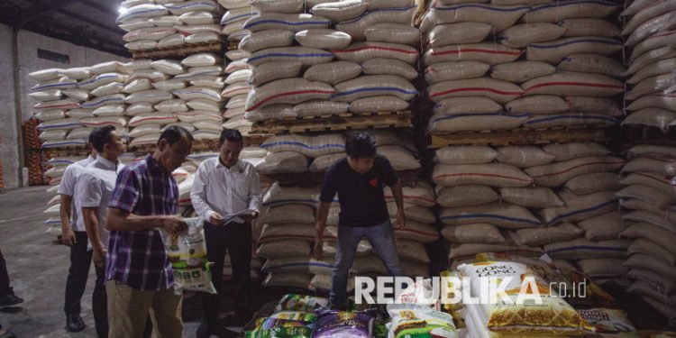 Bea Cukai Batam Bongkar Penyelundupan 40,4 Ton Beras Ilegal