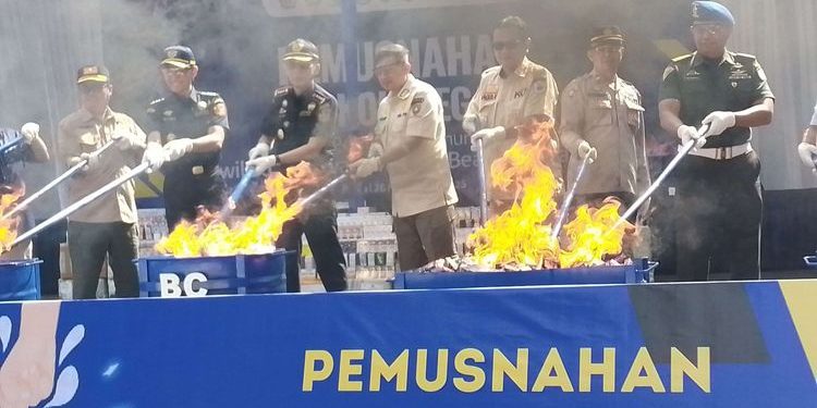 Bea Cukai Jabar Hancurkan 9,2 Juta Batang Rokok Ilegal Senilai Rp 13,7 Miliar, Kerugian Negara Capai Rp 6,8 Miliar