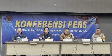 Dewi Astutik Tertangkap Kencani Pria di Dalam Mobil