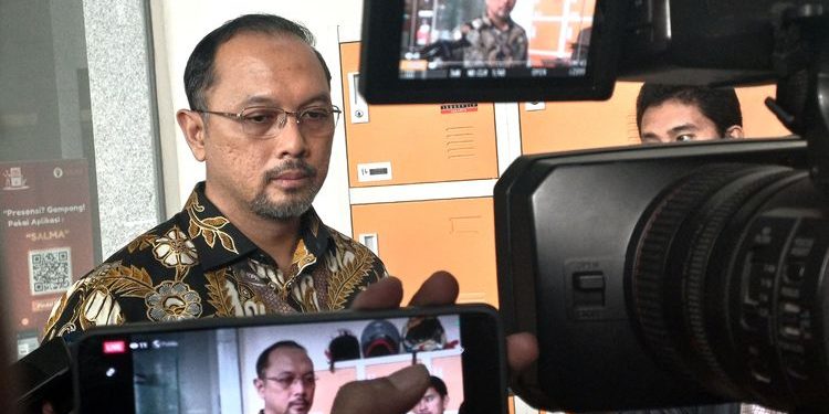 KPK Periksa Pejabat Pati di Mapolrestabes Semarang