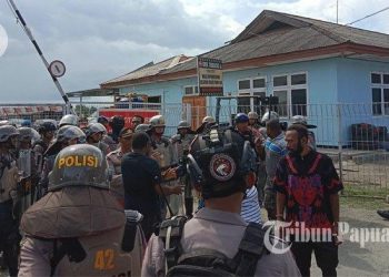 Polisi Jayapura Tembak Warga, Diamuk Massa Sebelum Ditangkap