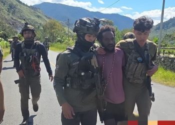 Pemilik Senjata Tajam Ilegal Diadili oleh Satgas Operasi Damai Cartenz